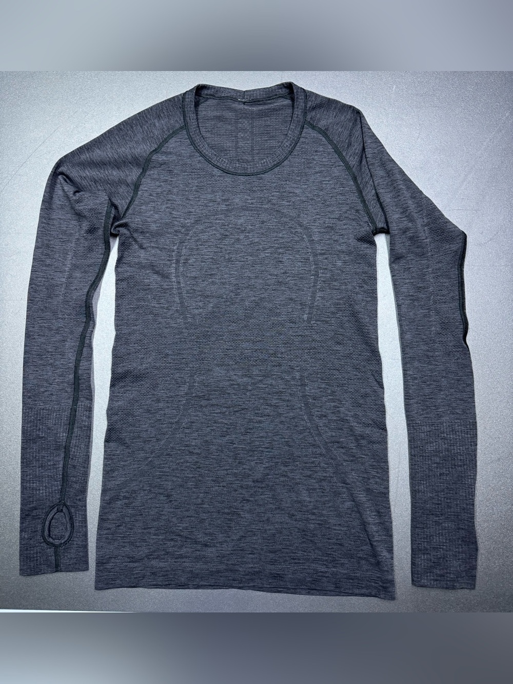 Lululemon Swiftly Tech Long Sleeve Heathered Gray Thumbhole Top Size 6